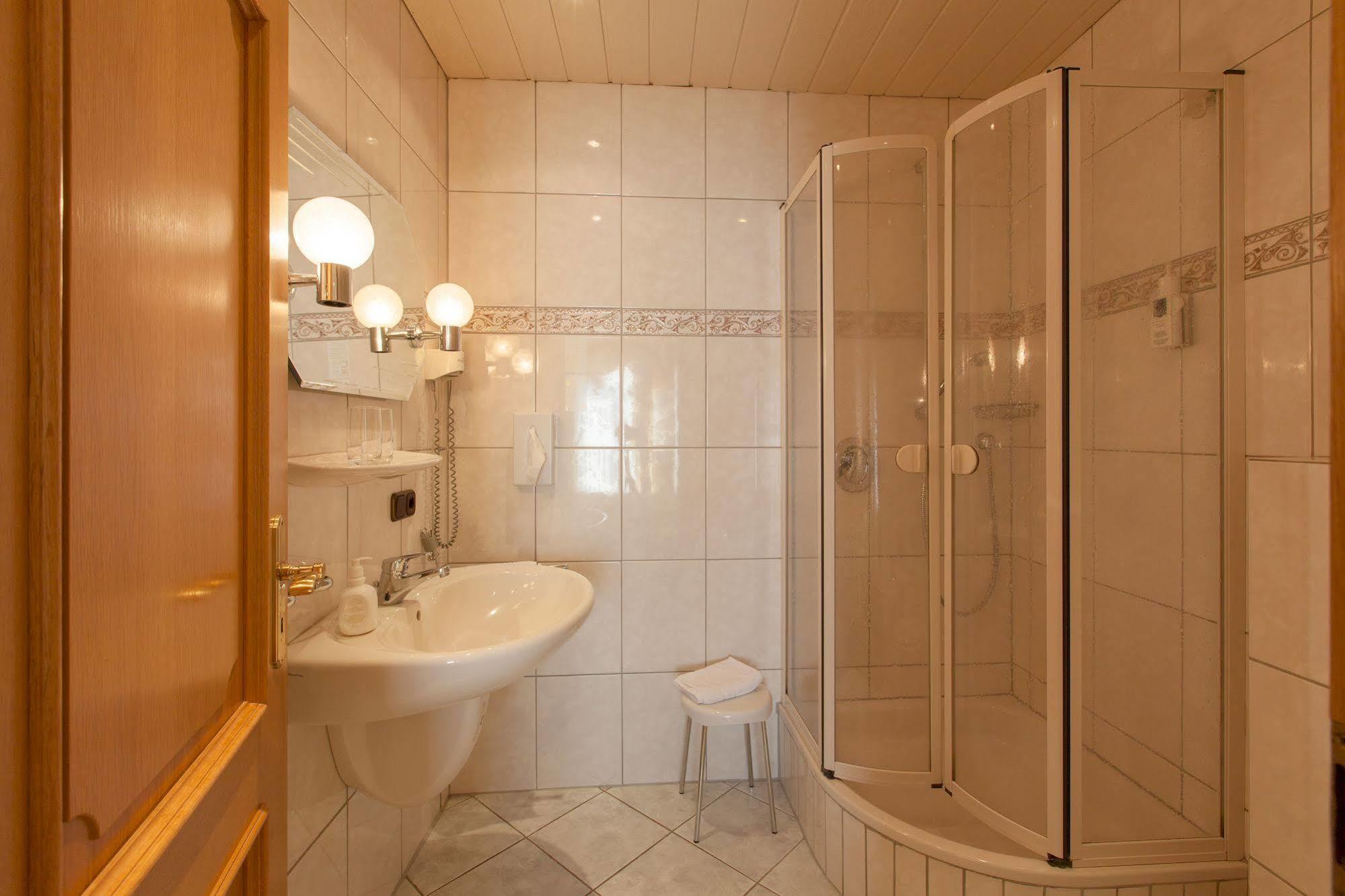 Hotel & Restaurant Krone Kestert Εξωτερικό φωτογραφία